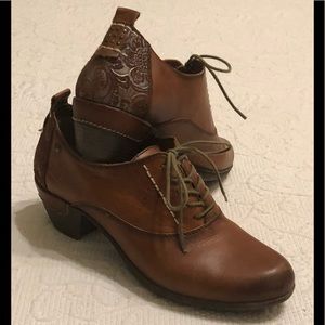 Pikolinos Heeled Oxfords